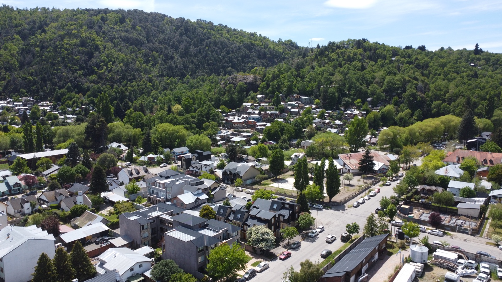 San Martín de los Andes en otoño con colores patagónicos
